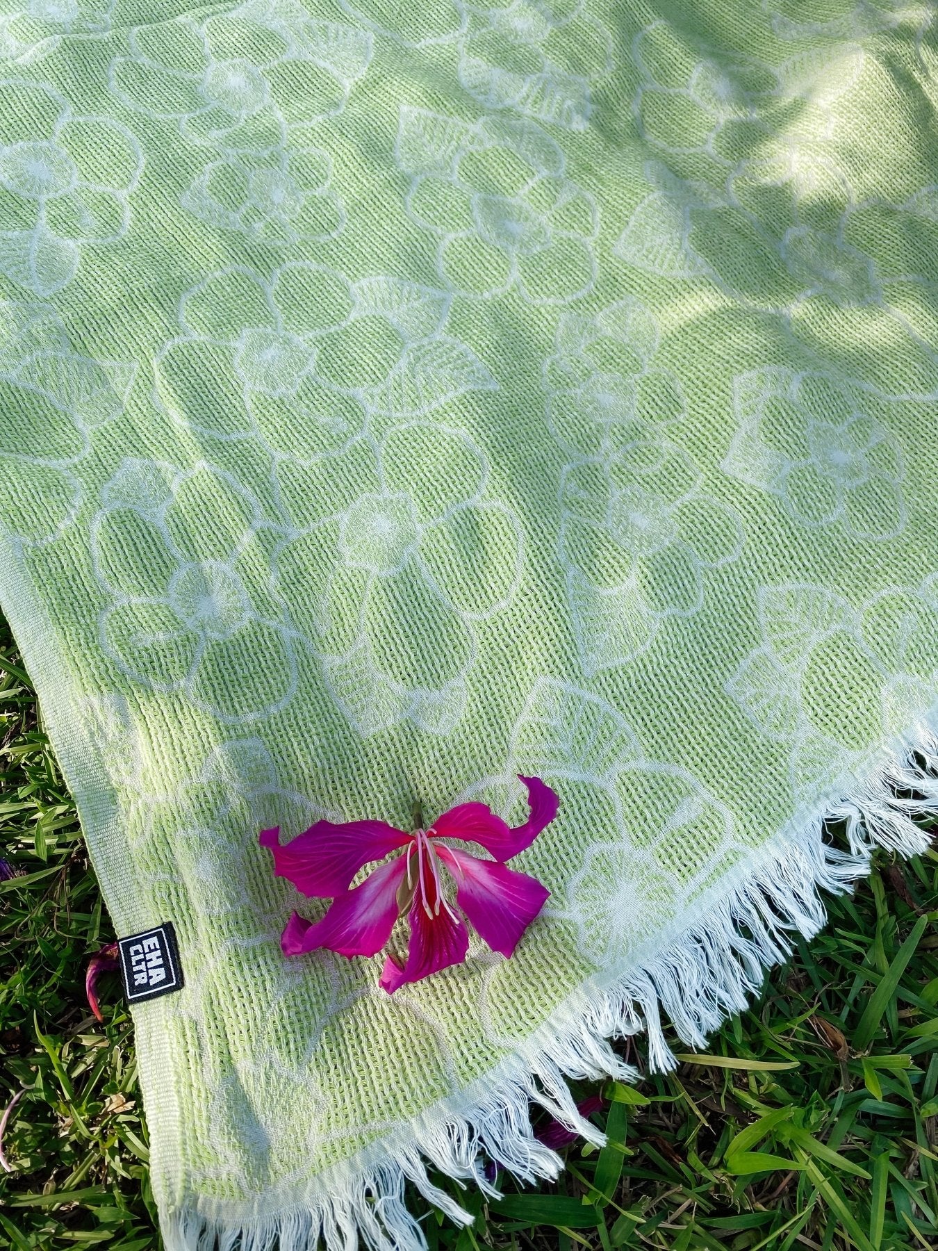 Pure Hibiscus Luxe Hawaiian Beach Towel - Triniskies