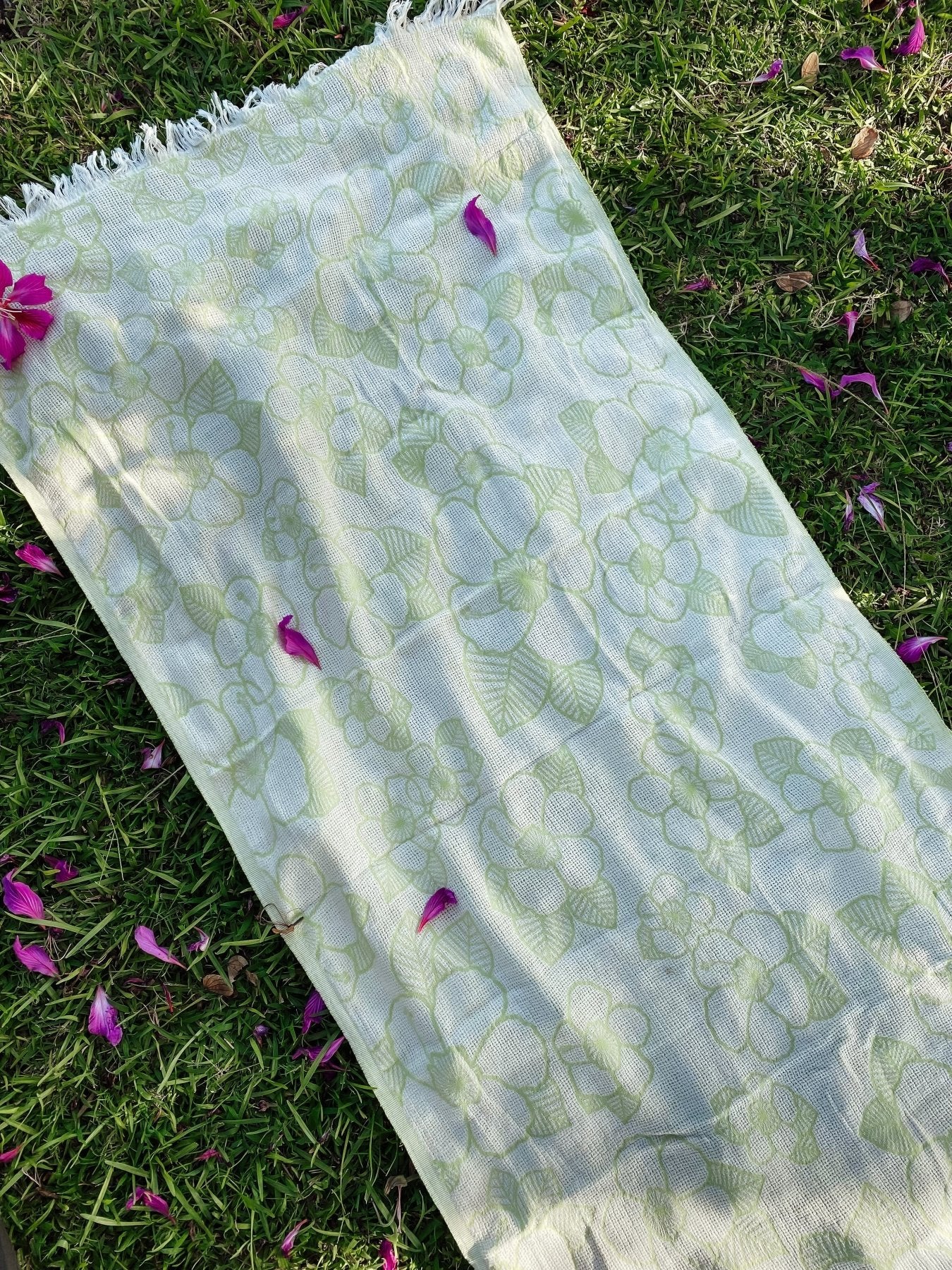 Pure Hibiscus Luxe Hawaiian Beach Towel - Triniskies