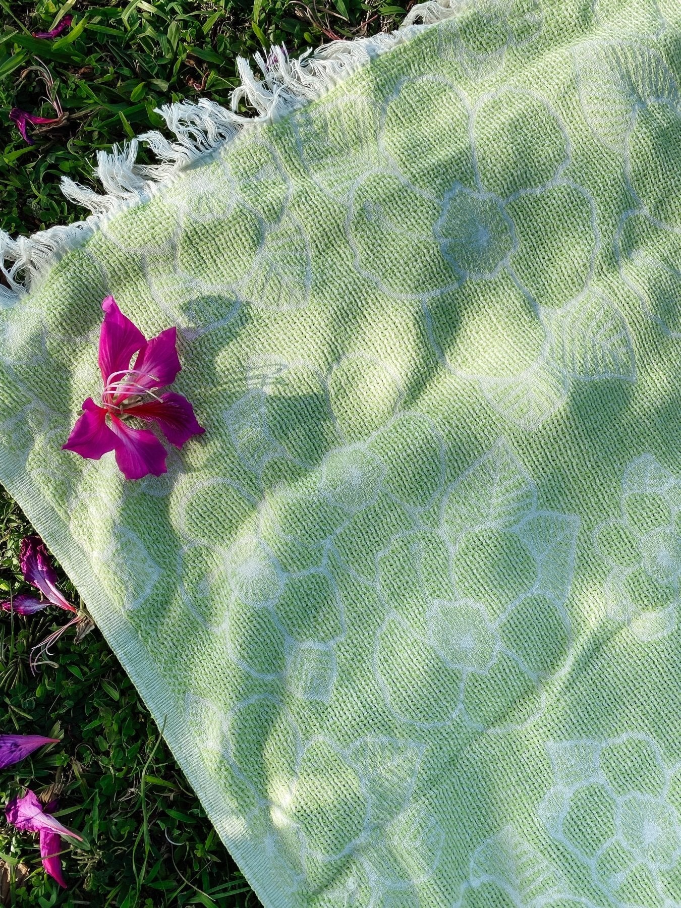 Pure Hibiscus Luxe Hawaiian Beach Towel - Triniskies