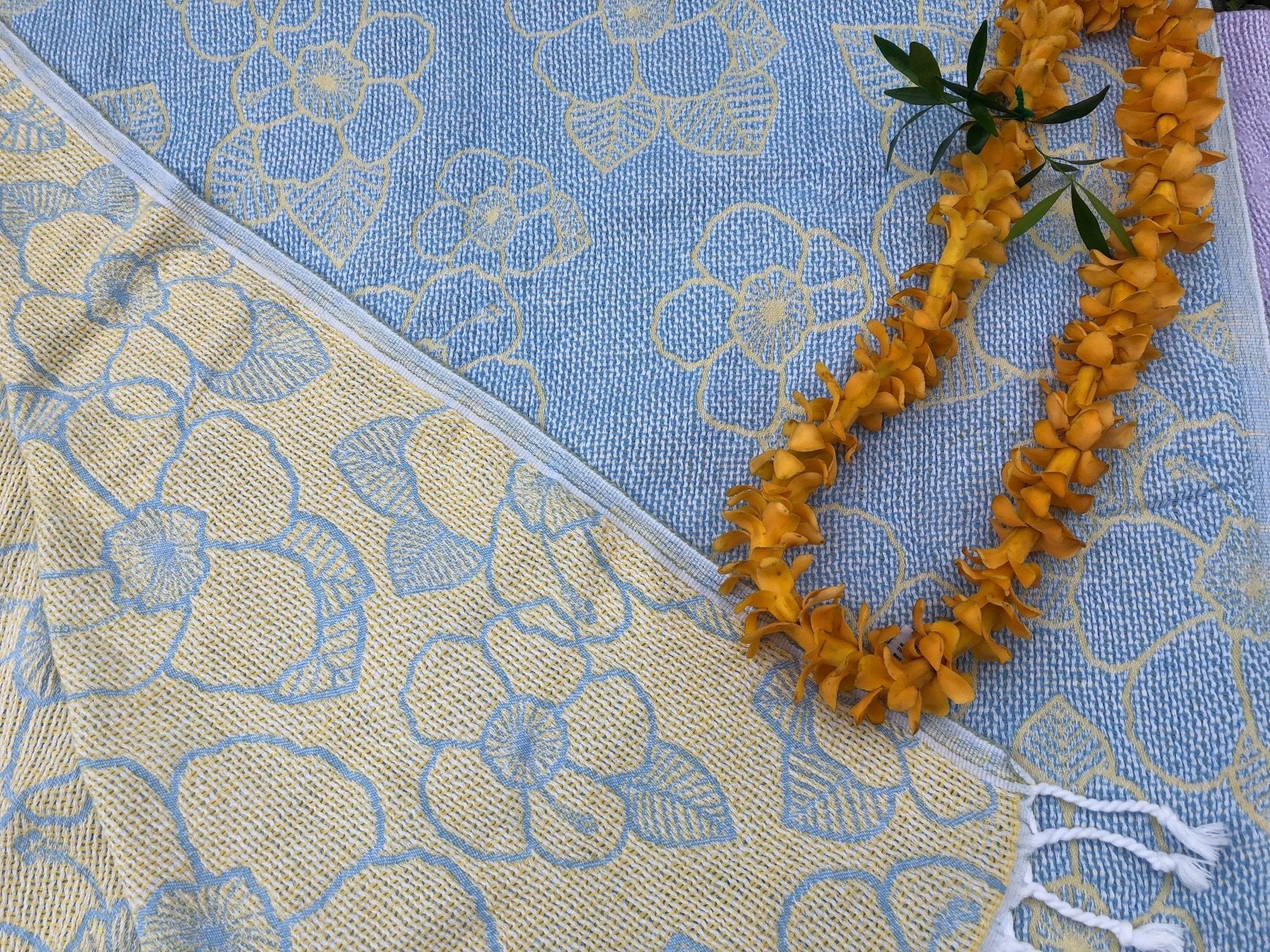 Pure Hibiscus Luxe Hawaiian Beach Towel - Triniskies
