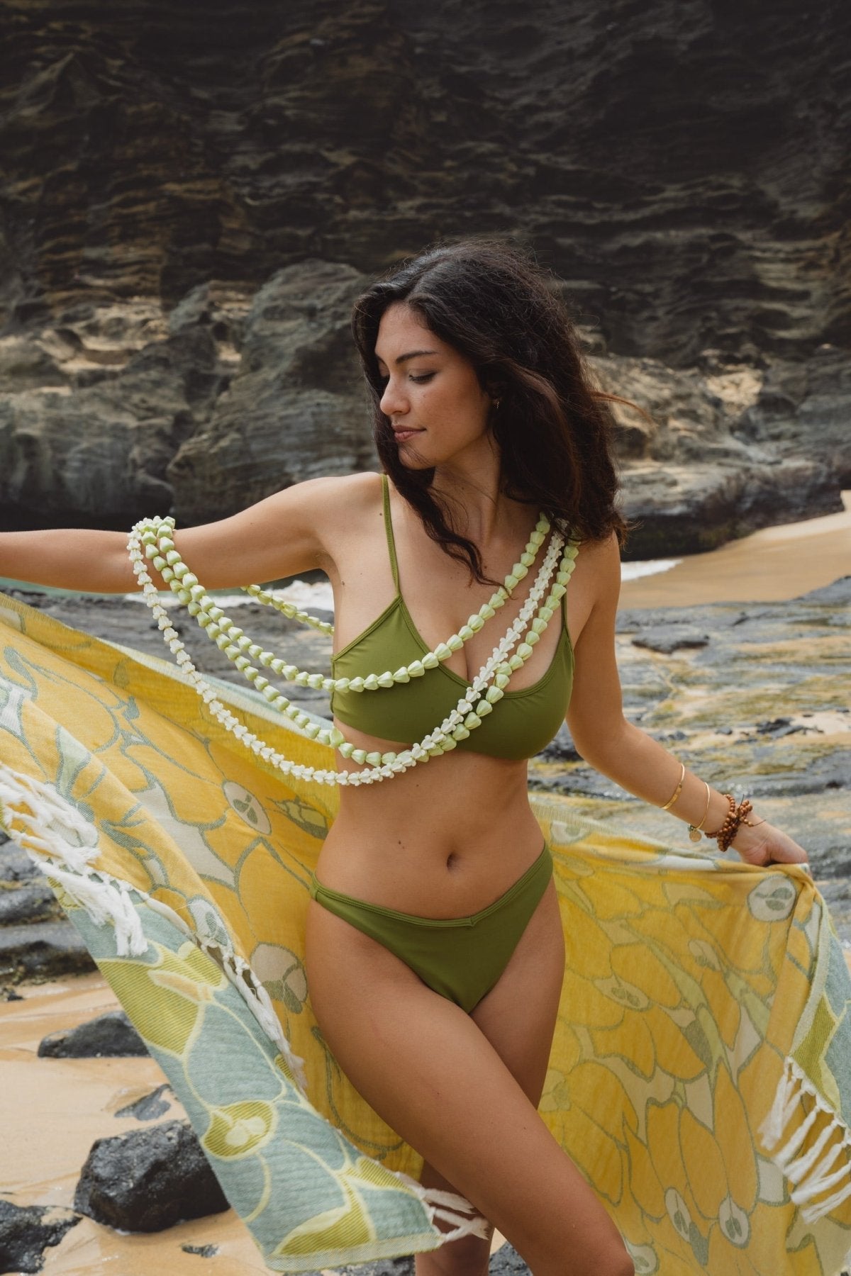 Pua Kenikeni Luxurious Hawaiian Beach Towel - Triniskies