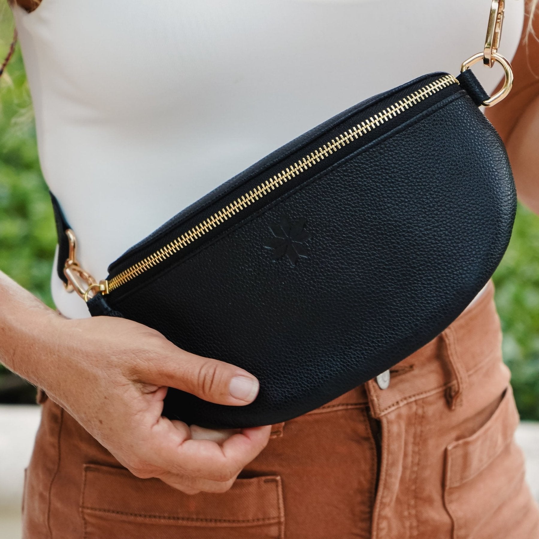 Starry Black Crossbody Bag - Womads Colombian Leather with Fuchsia Lining - Triniskies